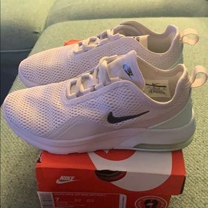Women’s Nike Air Max Motion 2